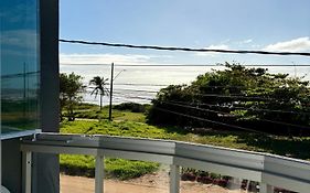 Apartamento com varanda de frente pro mar